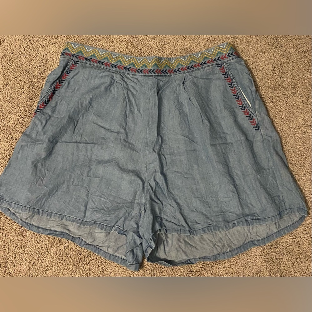 Women’s chambray shorts